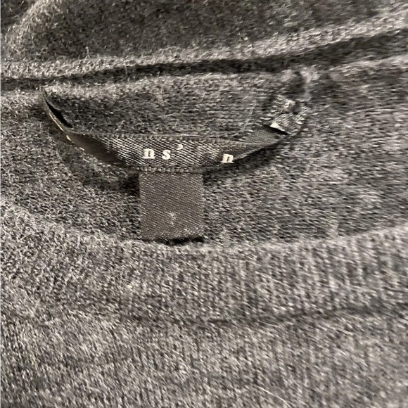 THEORY Ladies Cashmere/Silk Knit top. Size 8/Small. - Picture 4 of 6